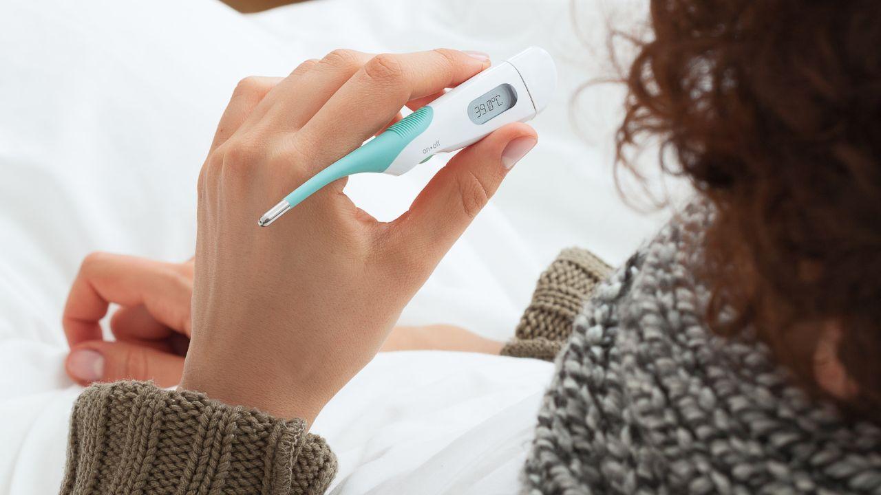 Influenza e bambini, cosa fare in caso di febbre alta: i consigli del medico Andrea Salvetti