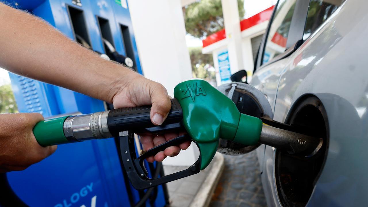 Lucca, licenziato per i furti di carburante: «Sono ludopatico, riprendetemi»