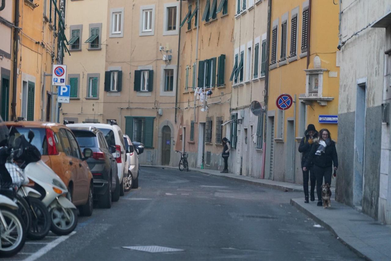
	Via San Carlo, dove abitava l'uomo

