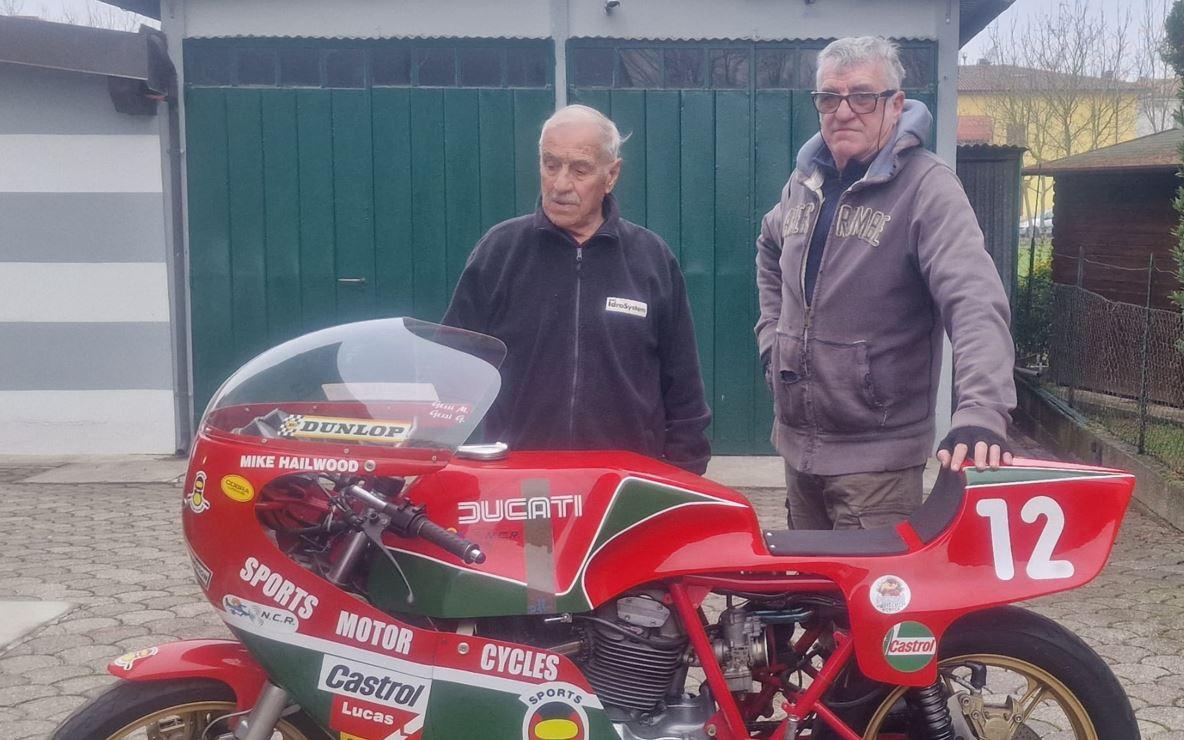 Ducati che passione, a Ferrara padre e figlio le restaurano
