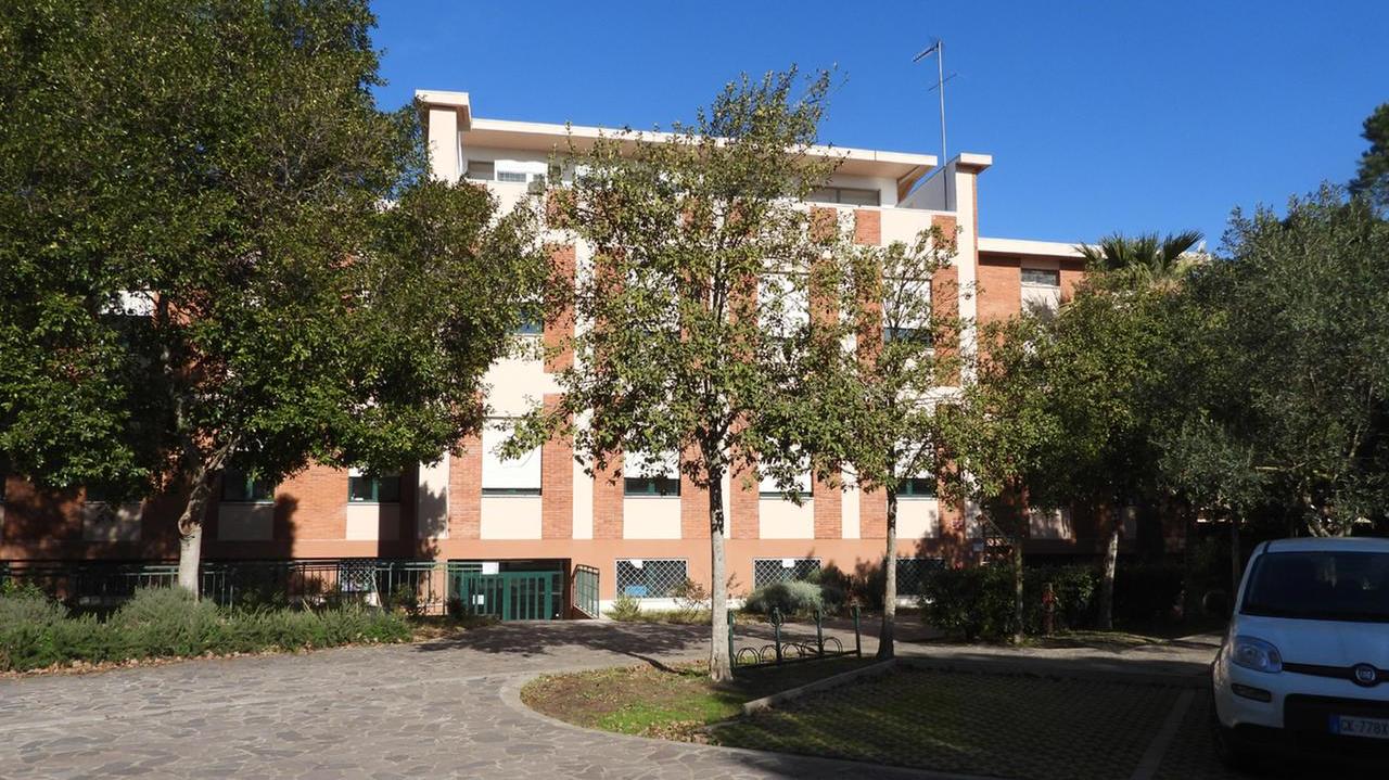 La scuola "Grazia Deledda" nel quartiere del Sacro Cuore (foto Francesco Pinna)