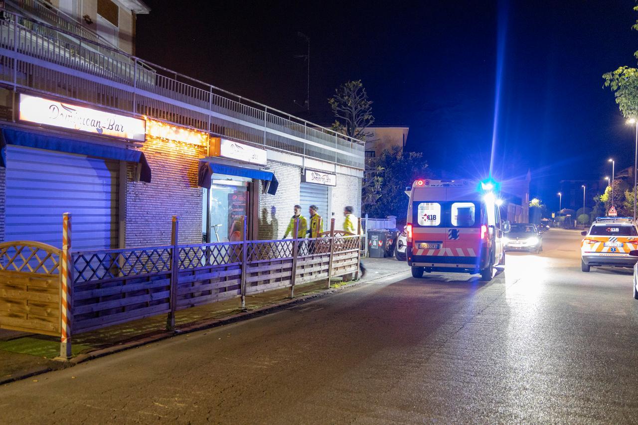 
	Ambulanza e automedica al Dominican bar

