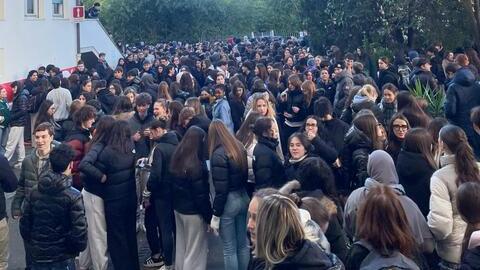 Lucca, aule del Vallisneri senza riscaldamento: gli studenti escono per protesta