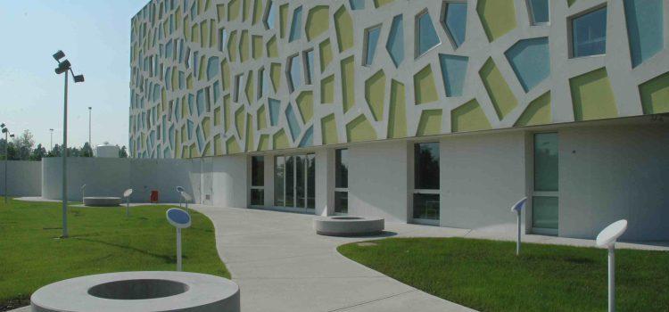 Ferito all’occhio dopo un’aggressione: ragazzo salvato dai laboratori modenesi