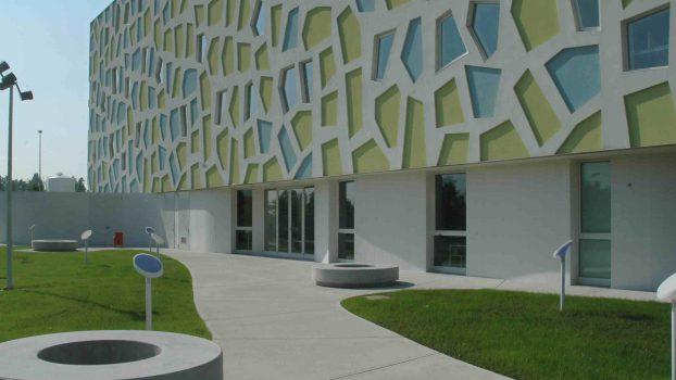 Ferito all’occhio dopo un’aggressione: ragazzo salvato dai laboratori modenesi