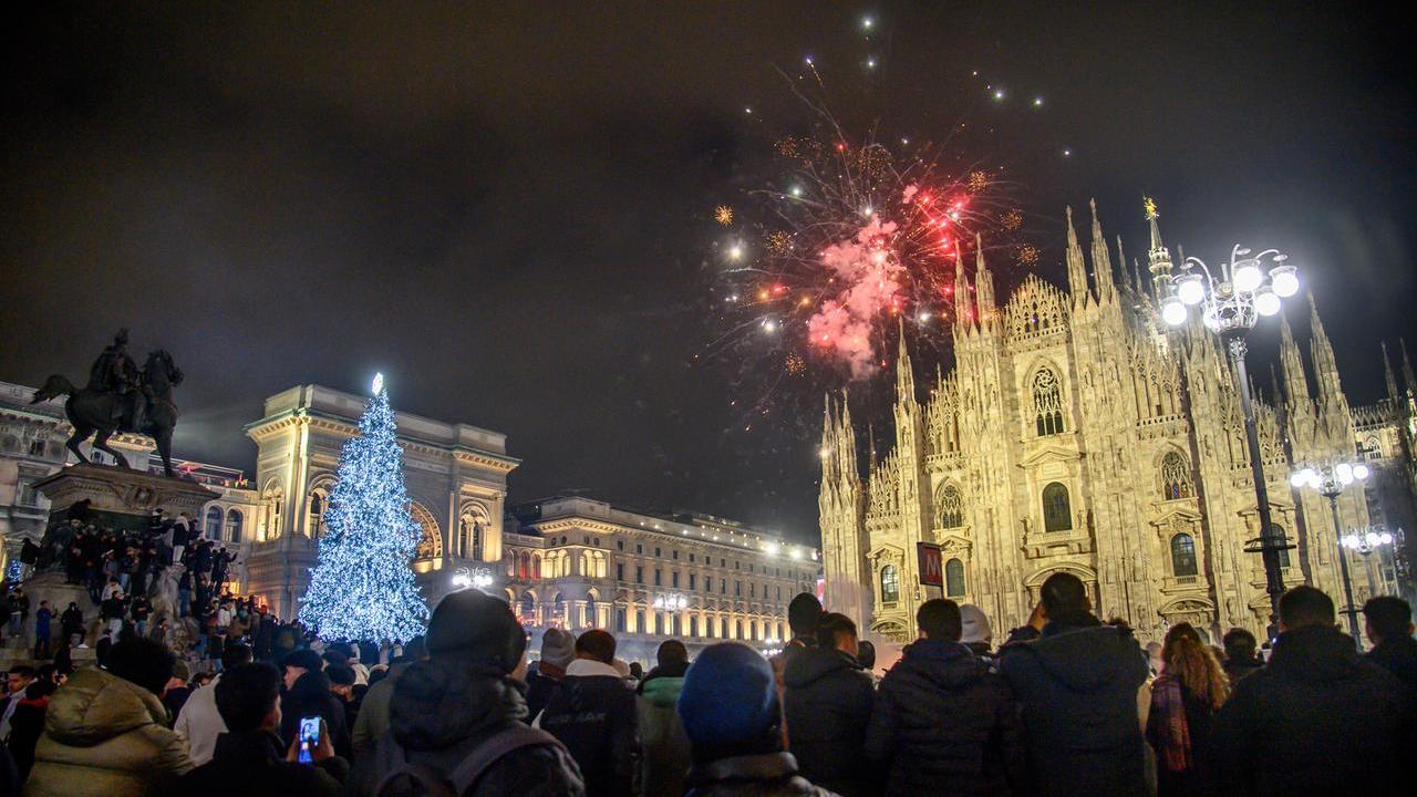 La denuncia di una 20enne reggiana: «Accerchiata e molestata a Milano a Capodanno»
