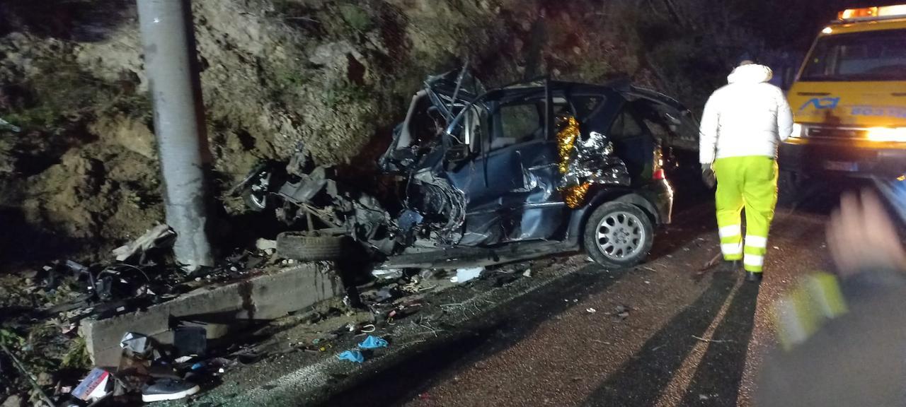 Schianto sulla 131, chi è il 34enne rimasto gravemente ferito e quali sono le sue condizioni