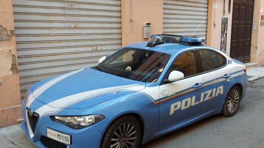 Rubano monete da collezione per 5.800 euro: furto alla fiera nel PalaPanini