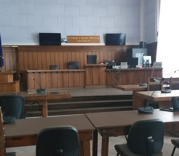 
	L'aula del tribunale


