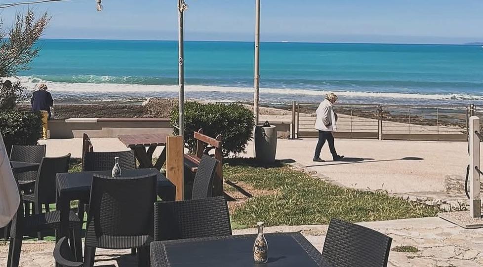 Camerieri e cuochi per lavoro estivo: tre locali di Rosignano e Vada cercano personale