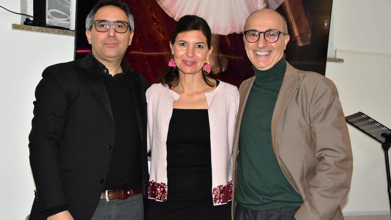 I fratelli Carlo e Pietro Floris insieme a Nicoletta Menneas