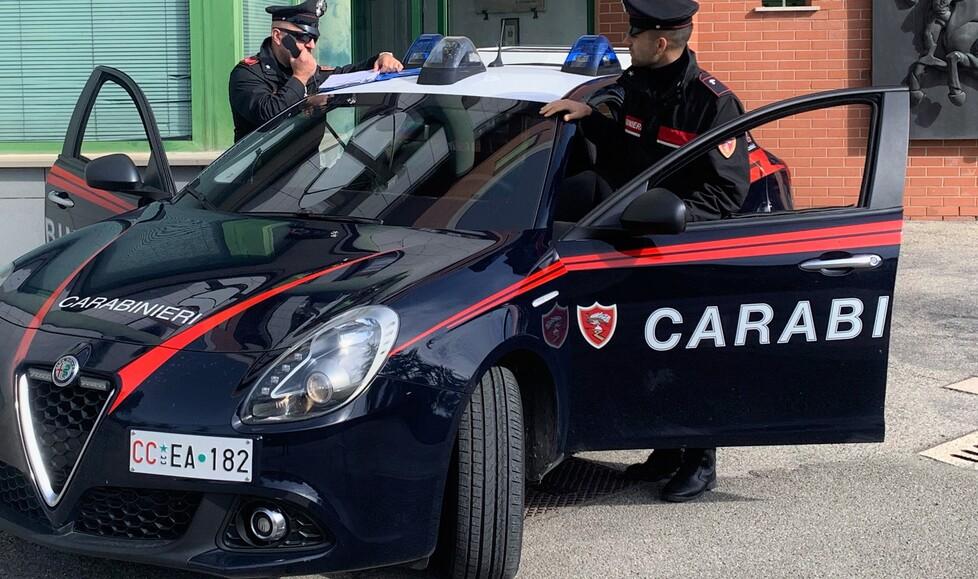 Torre del Lago, negoziante preso di mira da una banda di ragazzini