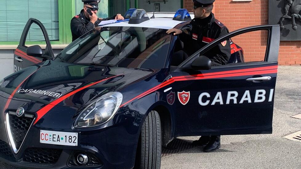 Torre del Lago, negoziante preso di mira da una banda di ragazzini