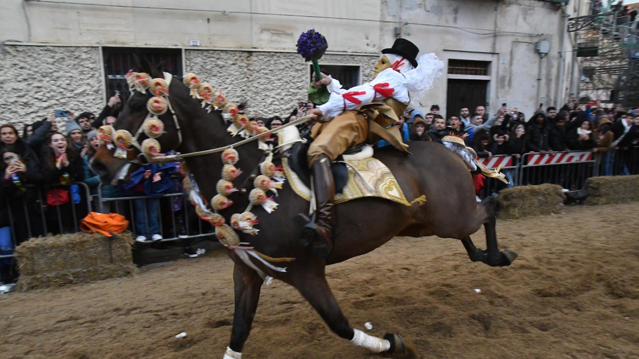 Comitato e cavalieri dialogano: traballa il limite dei 65 anni per partecipare alla Sartiglia