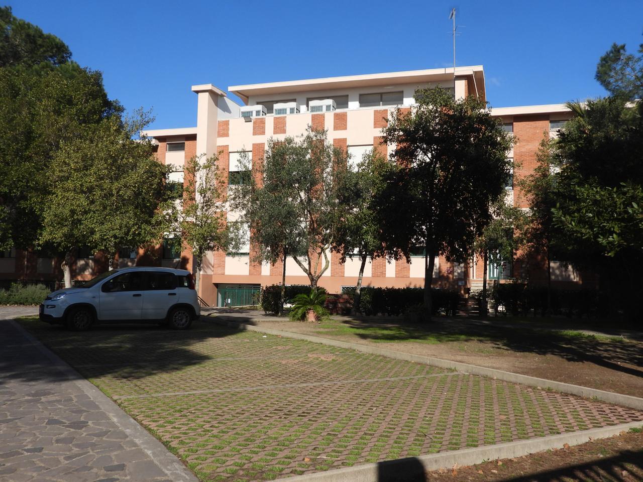 
	La scuola media "Grazia Deledda" (foto Francesco Pinna)

