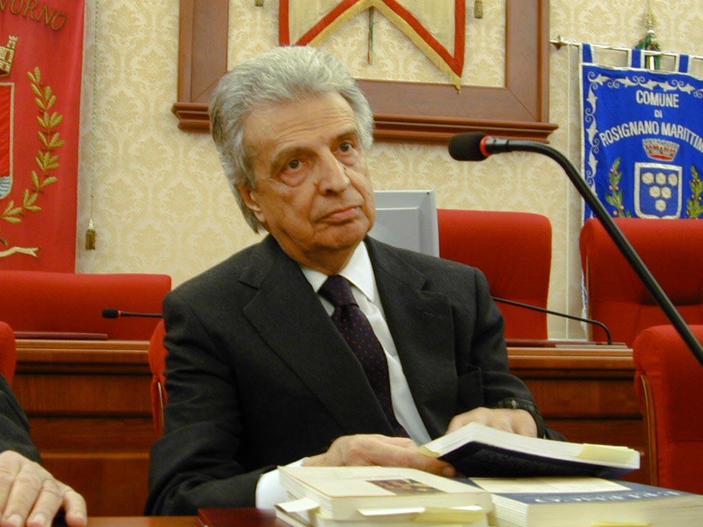 
	Furio Colombo durante un convegno in Toscana

