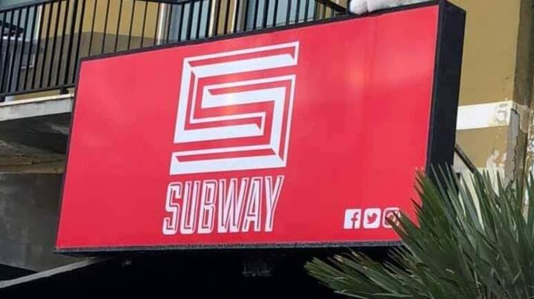 L'ingresso del locale