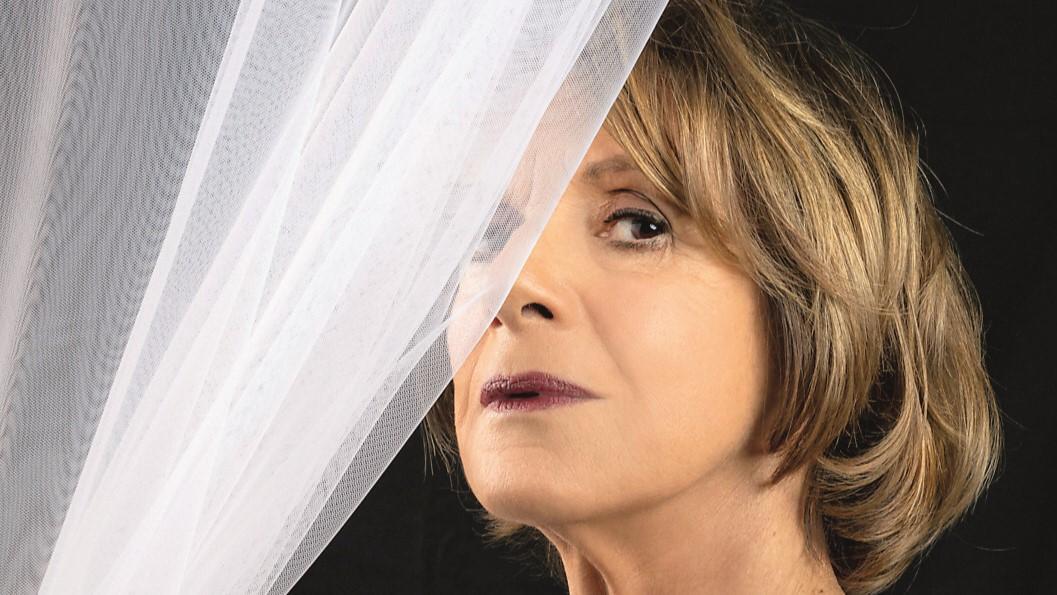 Lella Costa: «Dalle manipolazioni della lingua ai femminicidi, Shakespeare autore contemporaneo»