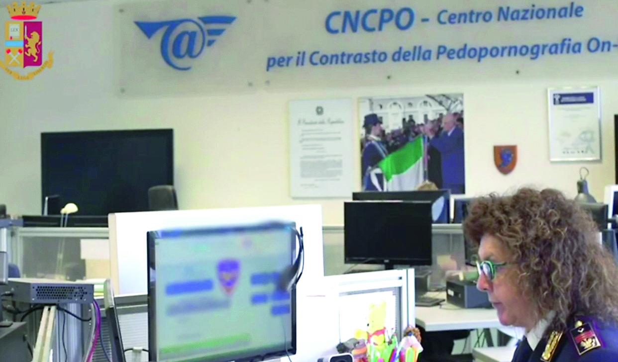Viareggio, migliaia di video pedopornografici e di abusi su minori in casa: arrestato un uomo