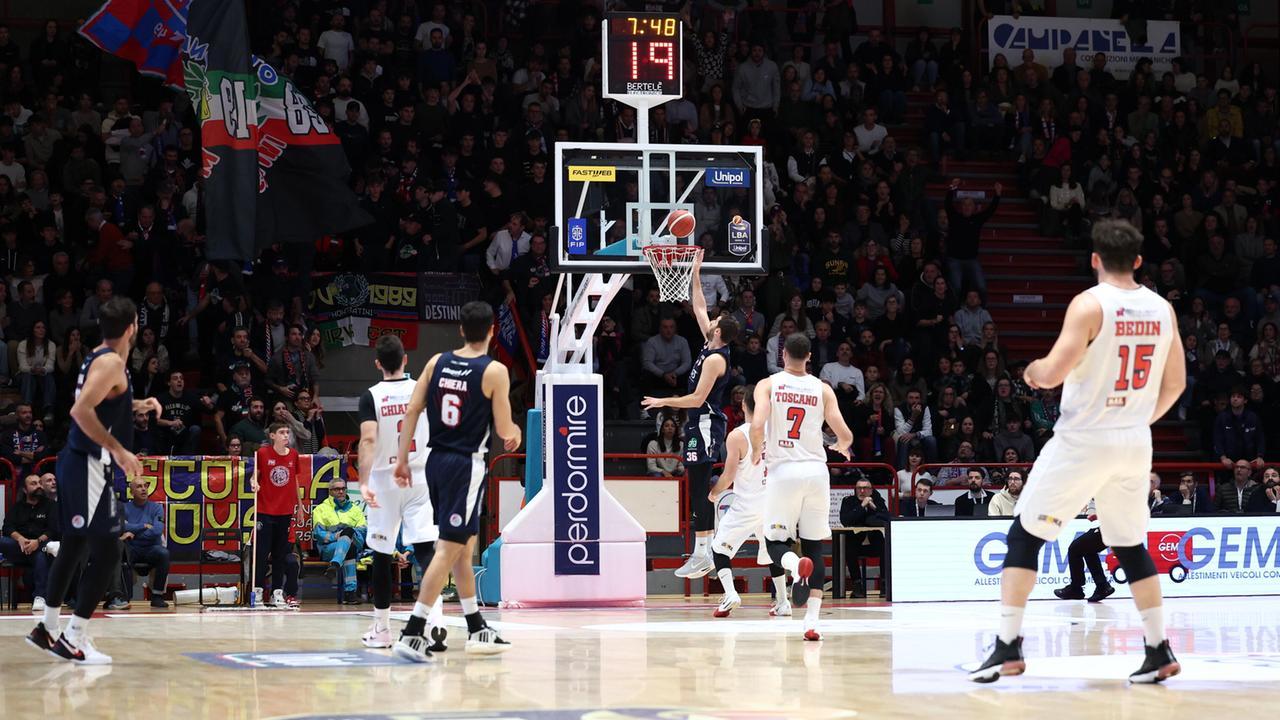 Il derby di andata giocato a Pistoia (foto Nucci)