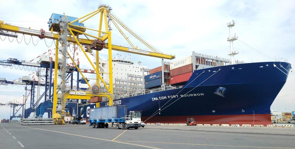 La nave Cma Cgm Fort Bourbon (foto d'archivio)