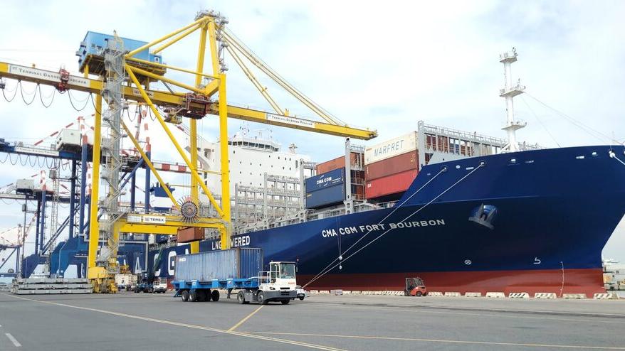 La nave Cma Cgm Fort Bourbon (foto d'archivio)