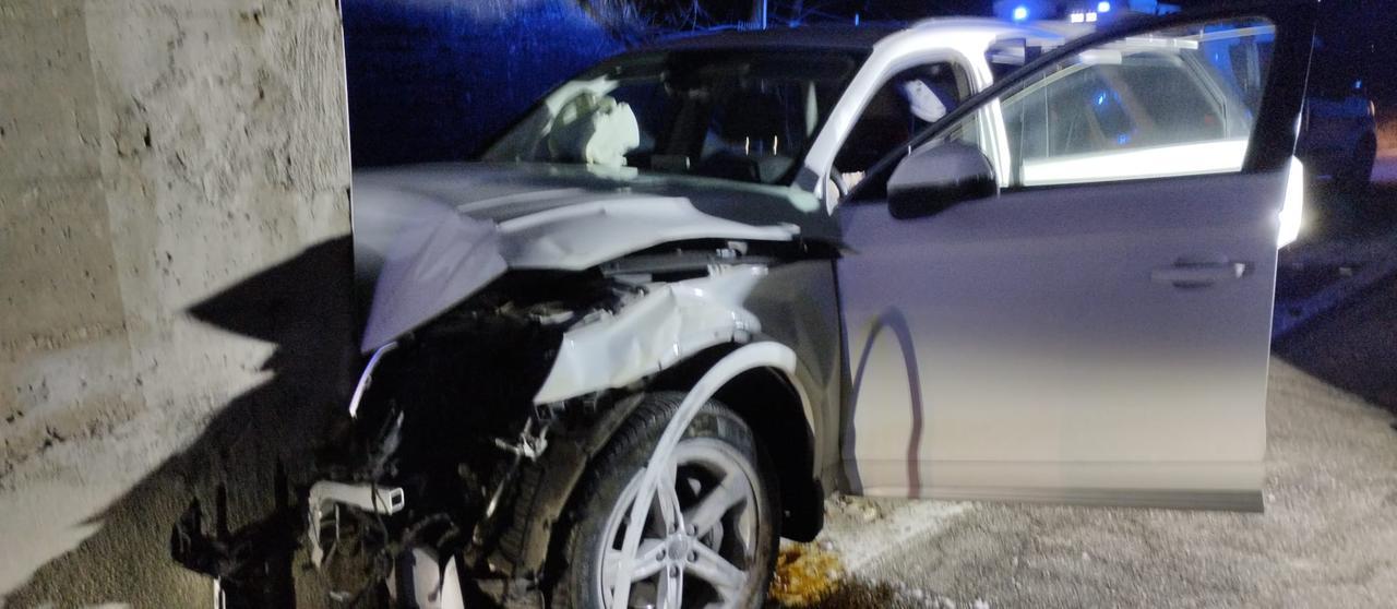 Ferrara, si schianta contro il pilone del ponte: ferito ragazzo di 27 anni