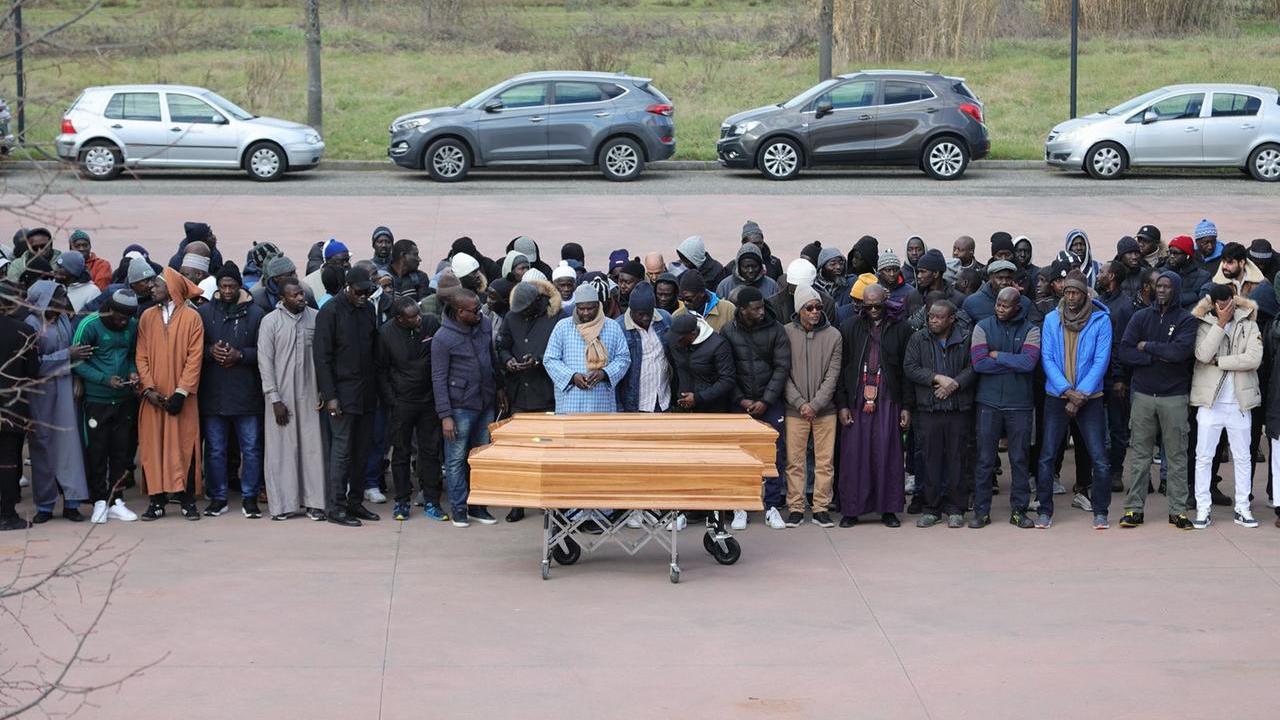 Un momento del rito funebre celebrato a Santa Croce (foto Simona Bernardini/Silvi)