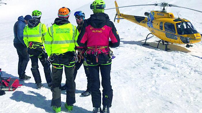 Abetone, bimbo di nove anni sugli sci finisce nel dirupo