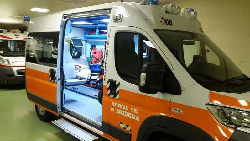 L'ambulanza ha trasportato il giovane in ospedale a Baggiovara