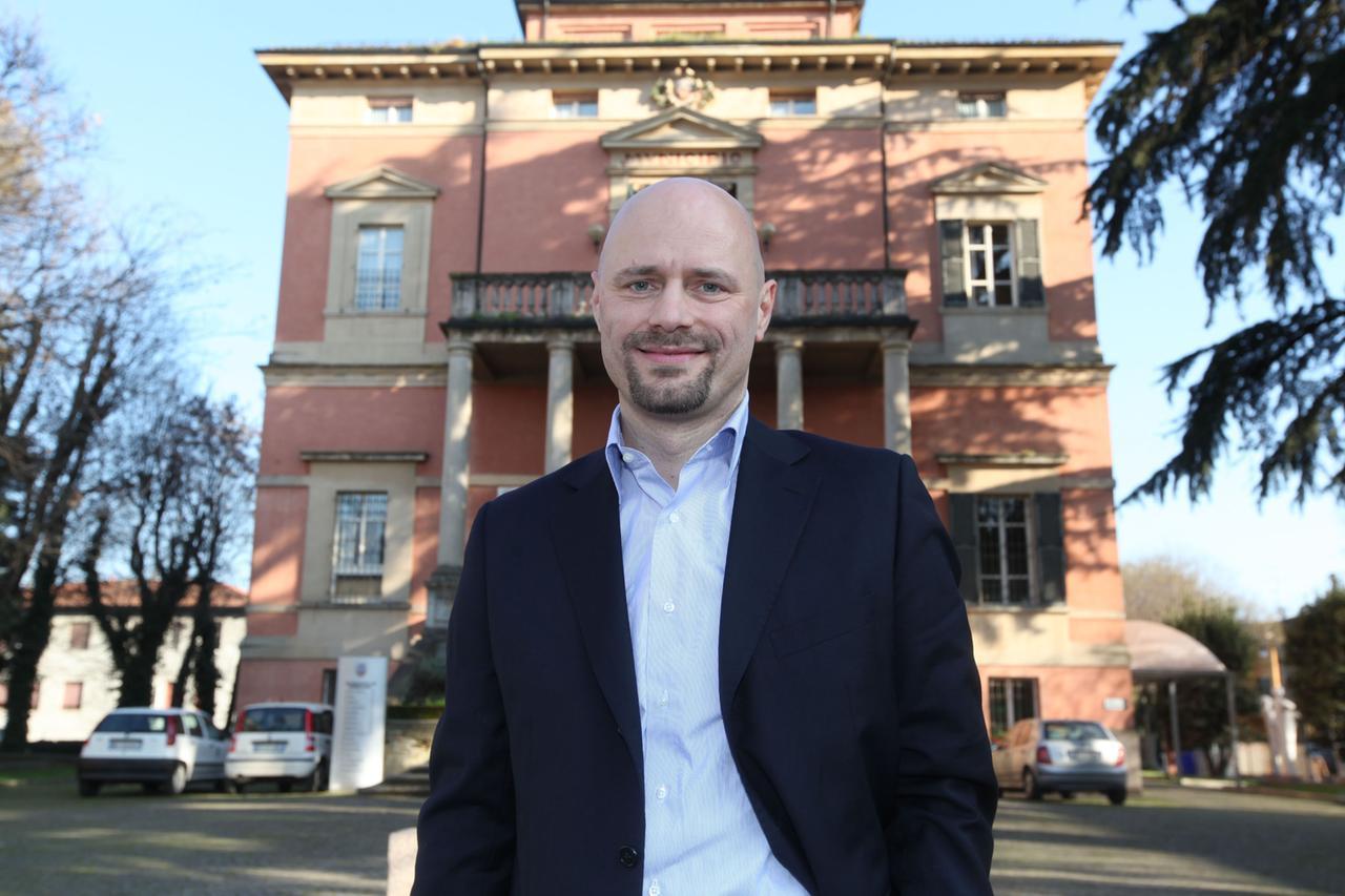 Bibbiano, in 46 a processo per diffamazione per i post su Facebook ai danni dell’ex sindaco Carletti