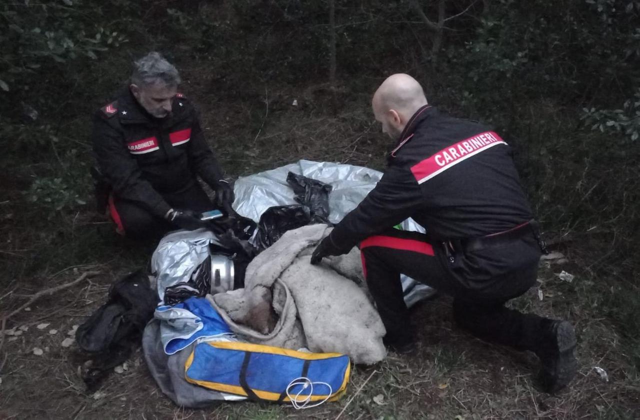 Orbetello, gli spacciatori e la tenda nel bosco come base