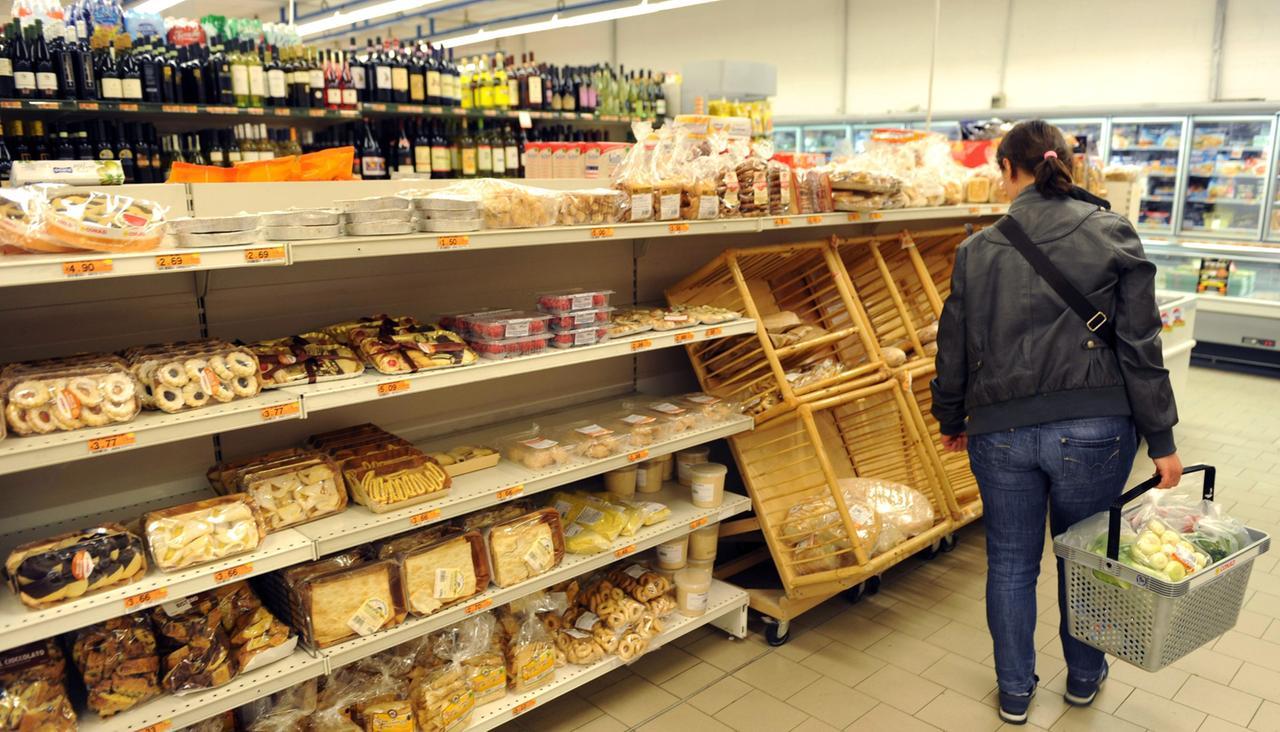 
	Banchi all'interno di un supermercato della grande distribuzione

