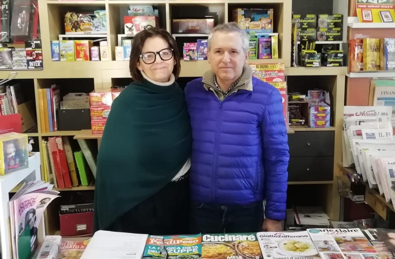 
	Donata e Stefano Reami nell'edicola

