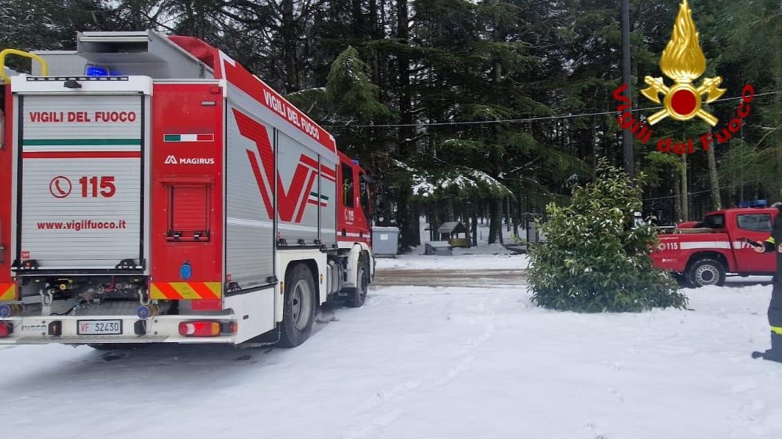 Neve, automobilisti bloccati sul Limbara