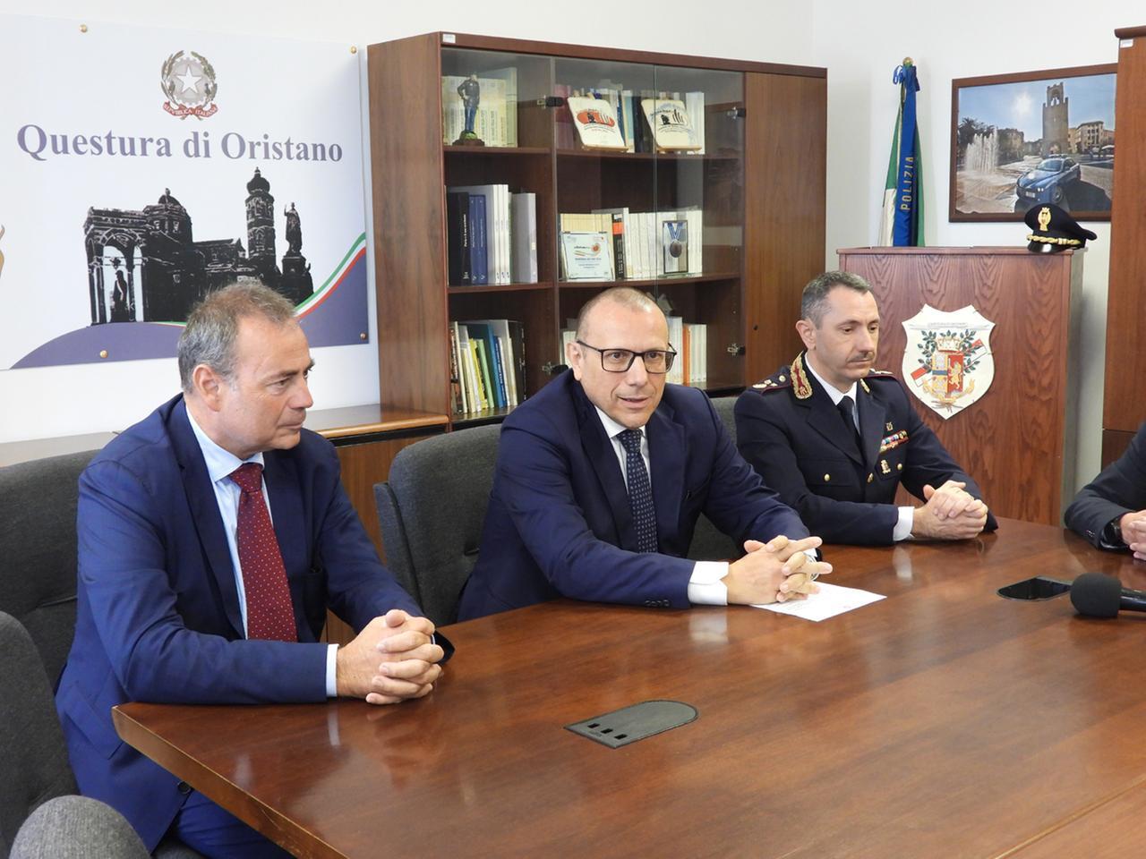 Aldo Fusco questore di Oristano (al centro)