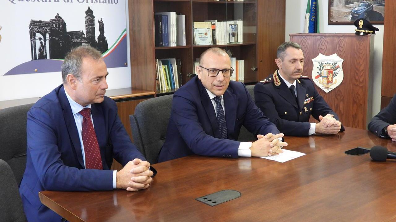 Aldo Fusco questore di Oristano (al centro)