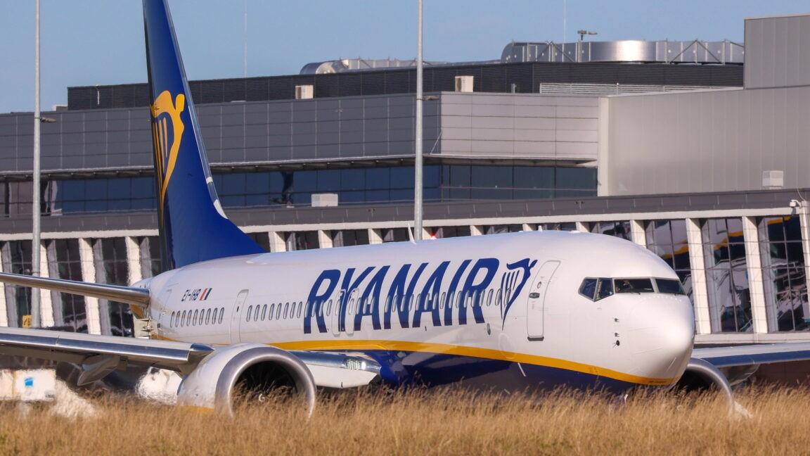 Ryanair mette in vendita i biglietti per l’estate: ecco tutte le destinazioni