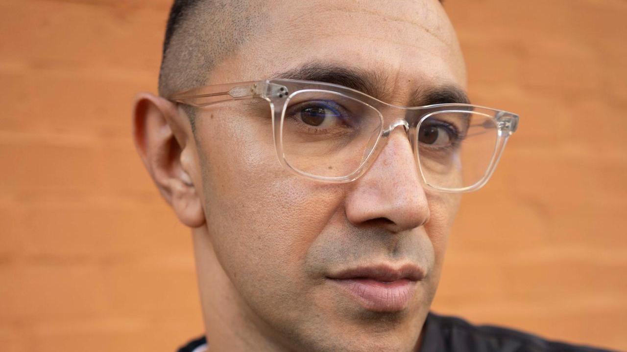 Fare rap con le nuove generazioni contro i pregiudizi: Amir Issaa a Reggio Emilia