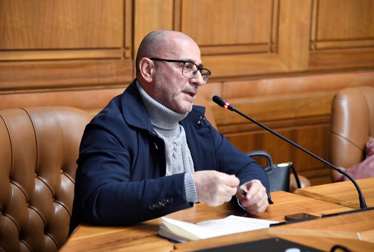 
	Il commissario straordinario del Comune di Nuoro Giovanni Pirisi durante l'incontro con i sindaci e Abbanoa

