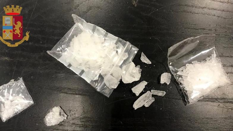 Cresce lo spaccio di shaboo: ecco cos’è la droga che arriva dalle Filippine