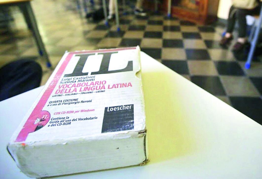 I presidi: «Sapere Rosa rosae non basta. Troppo poco un’ora di latino»