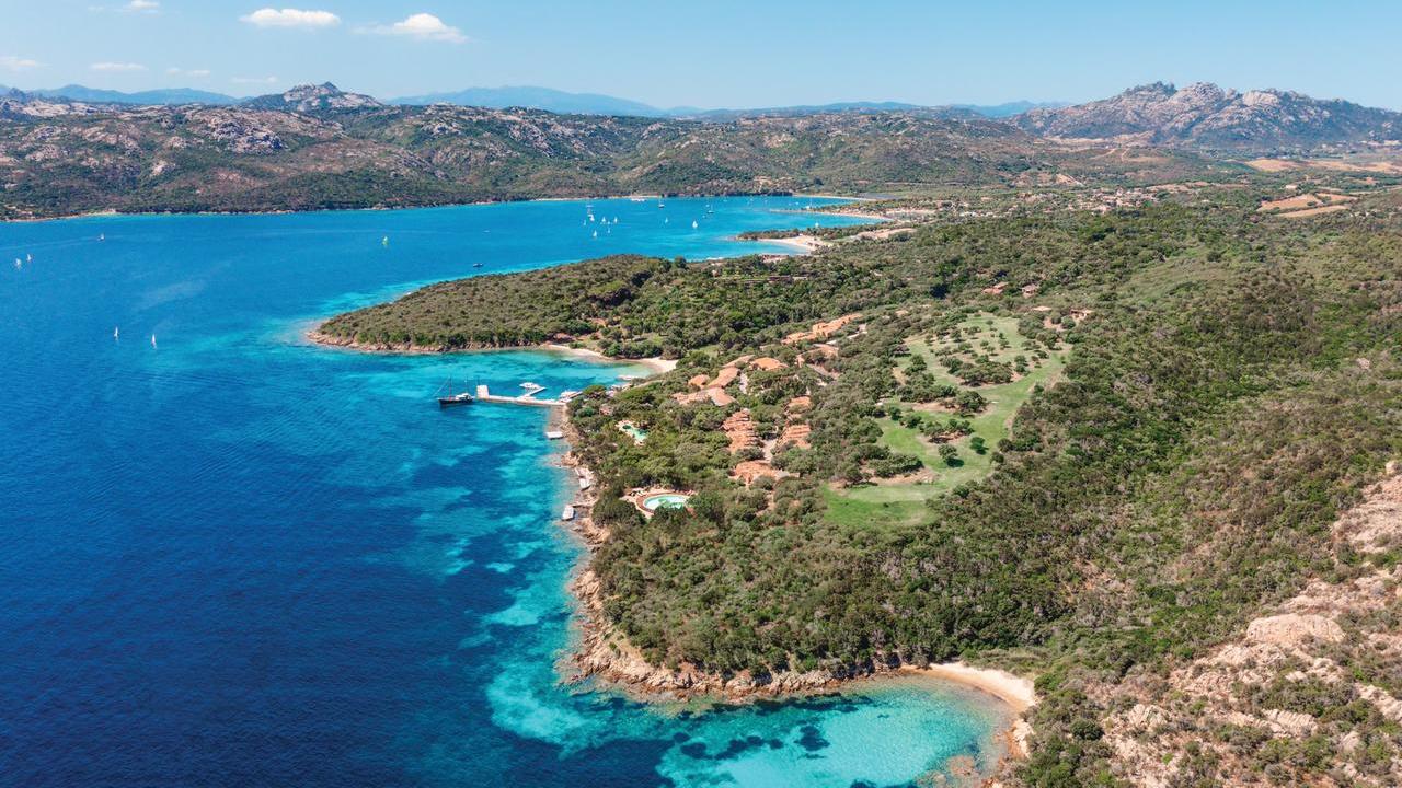 Una veduta aerea dell'Hotel Capo D'Orso di Palau del Gruppo Delphina