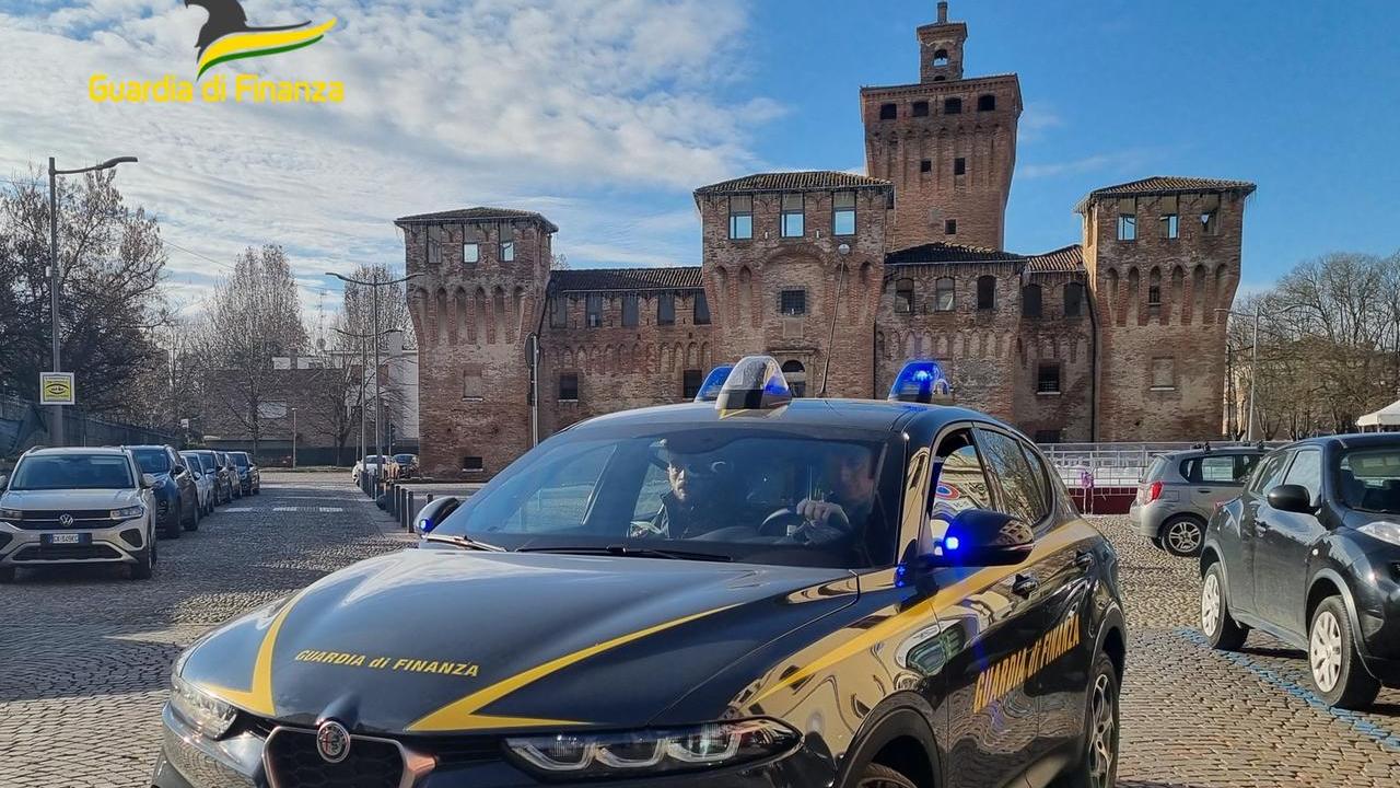 Cento, imprenditore truffato da finto operatore di banca