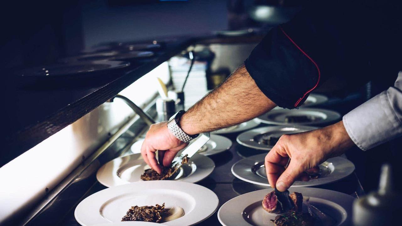 Formazione professionale, i nuovi corsi per aiuto cuoco, estetista, informatico e addetto in sala o al bar