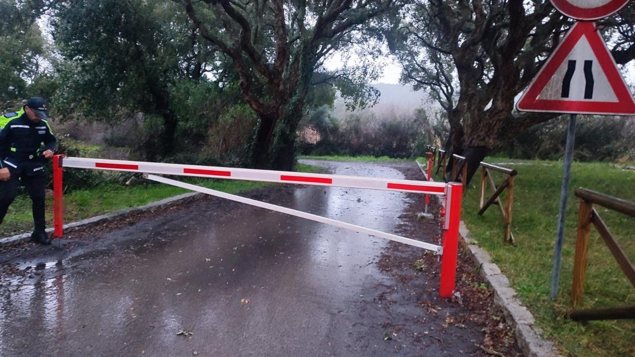 Calangianus, il sindaco chiude la strada sul rio San Paolo