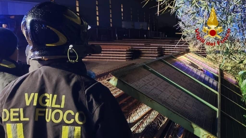 Operaio 42enne resta schiacciato da un cancello in un’azienda sulla 131