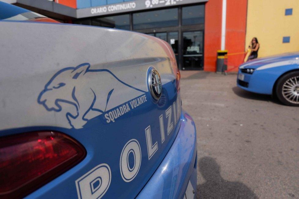 Baby scippatori strappano la catenina a un anziano, fermati