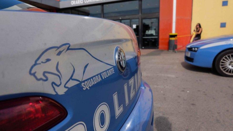 Baby scippatori strappano la catenina a un anziano, fermati