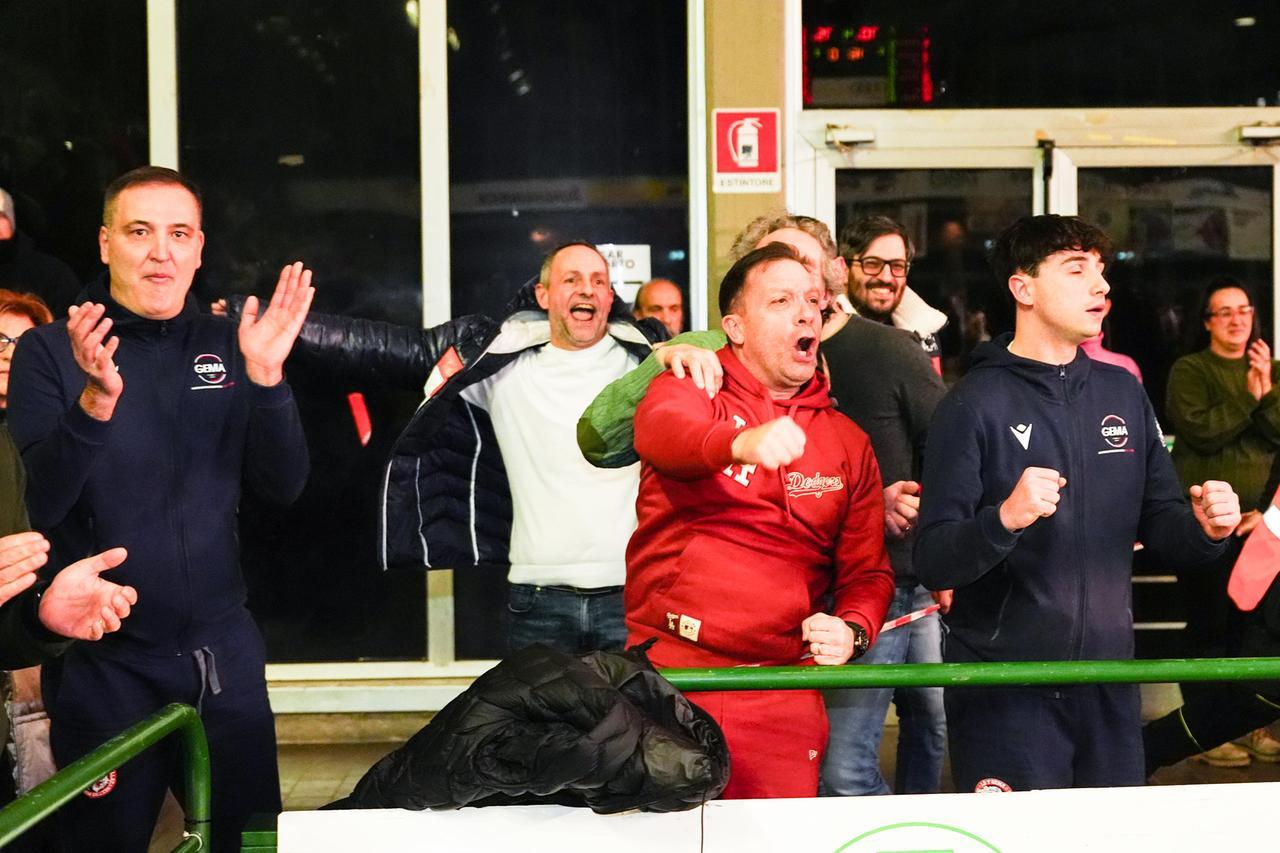 
	A sinistra Alessandro Lucci, a destra Paolo Moricci mentre esulta (foto Nucci)

